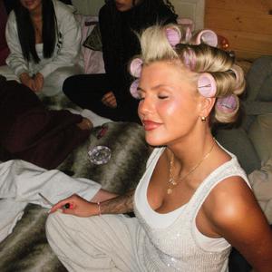 拳交潮喷双拳交
